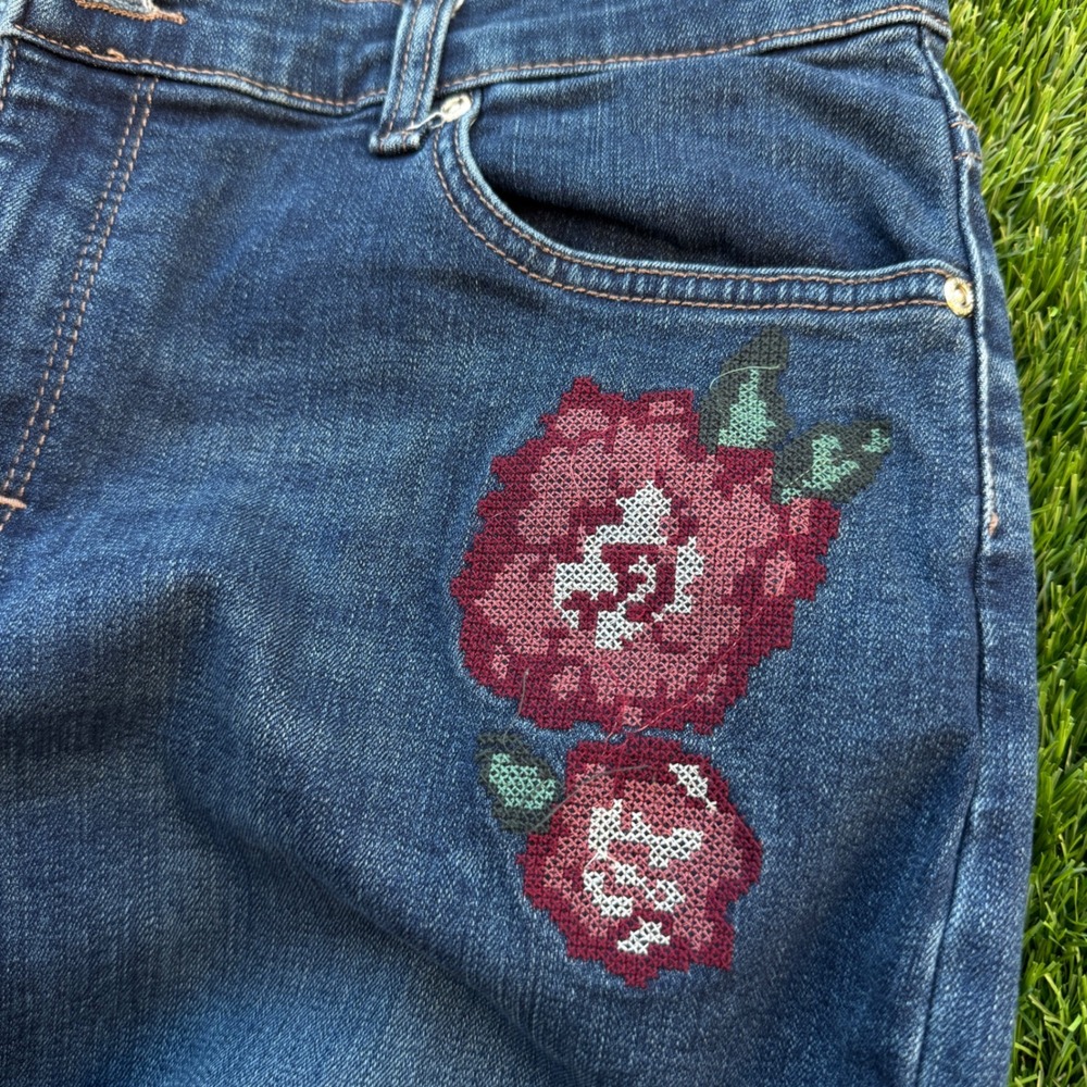 Lee Womens 12 Short Relaxed Fit Straight Jeans Blue Floral Rose Embroidered